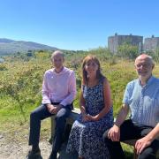 (L-R) Alan Raymant, Cwmni Egino chief executive; Lesley Griffiths; and John Idris Jones, chair of Cwmni Egino. Photo: Welsh Government
