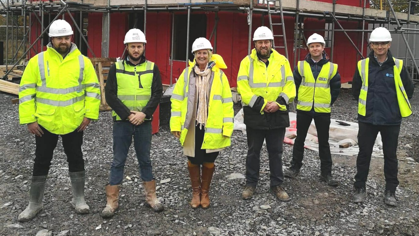 Siân Gwenllian, Arfon’s MS, (centre) recently visited the construction site of 24 low-carbon social houses in Penygroes