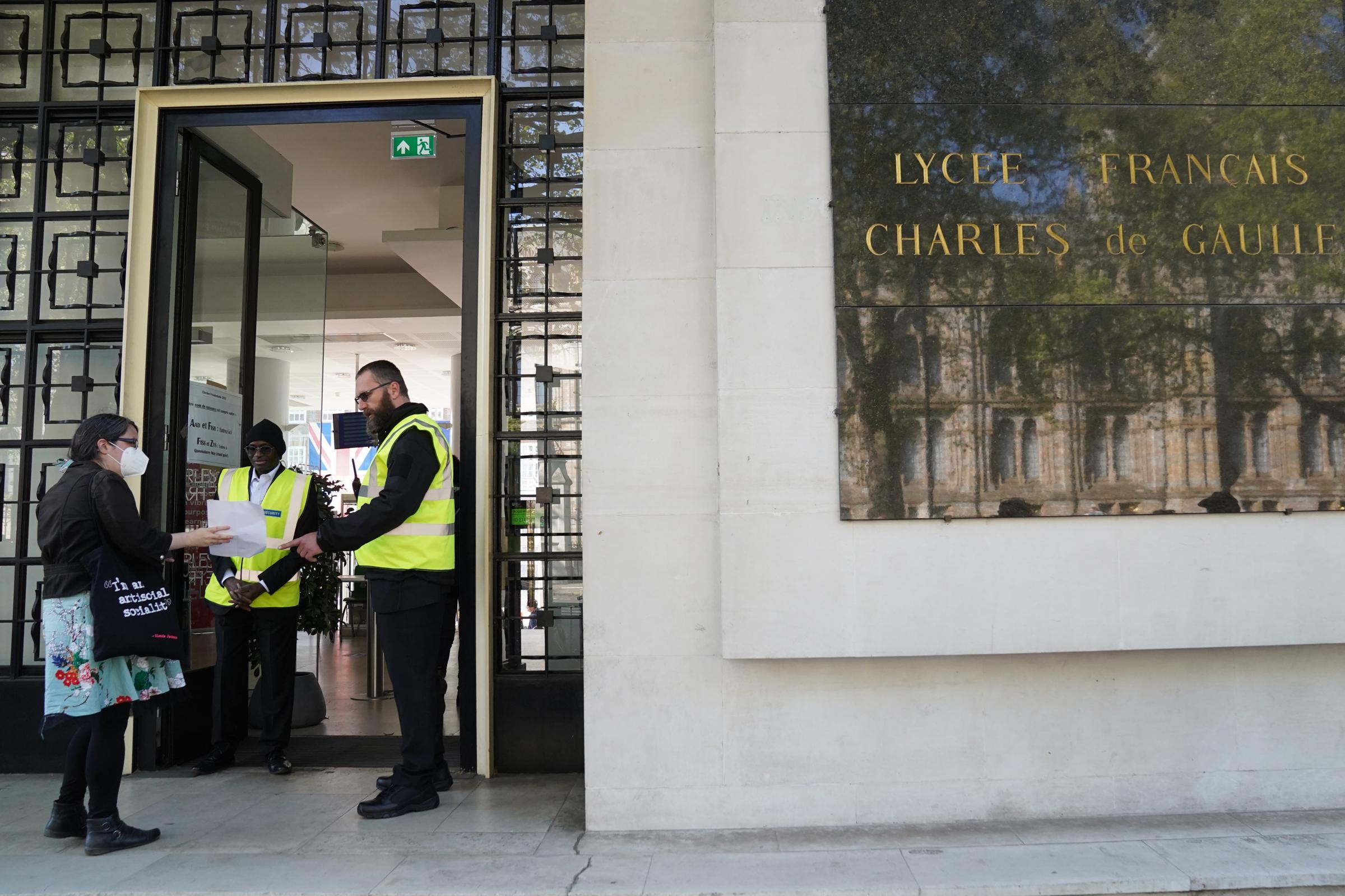 French voters at UK polls believe 'big change' coming in nation's politics - Vimarsana News
