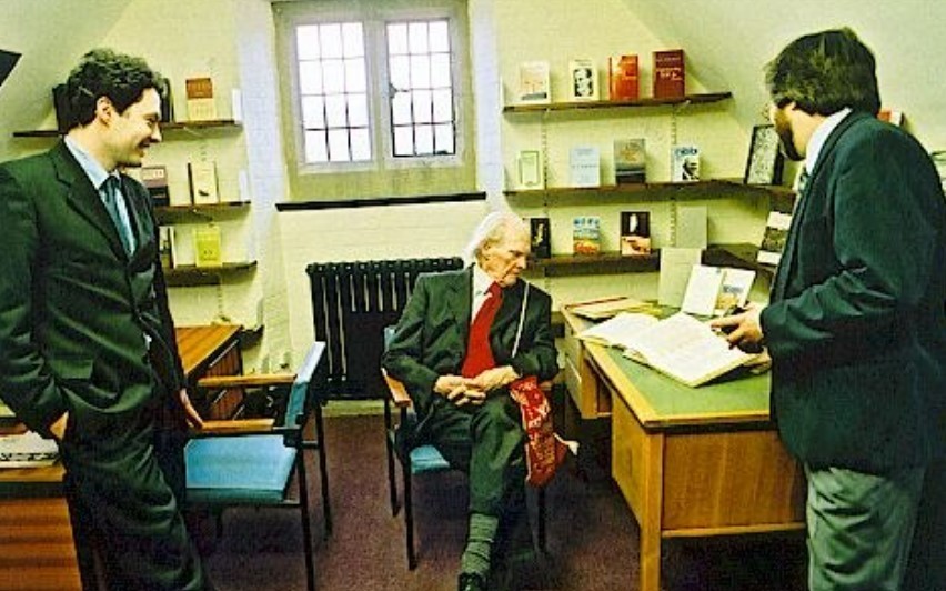  R.S. Thomas in the original reading room, with Professor Jason Walfor.