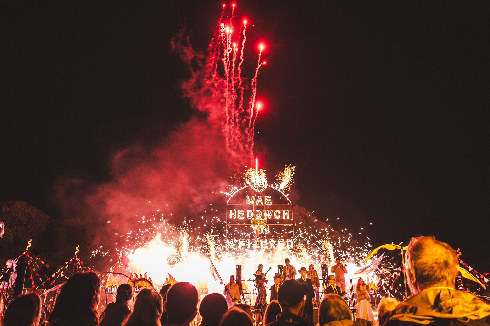 Tân yn Ll?n was an art installation that grew during the Eisteddfod and reached a powerful pinnacle in a fiery scene at the end of the week-long festival.