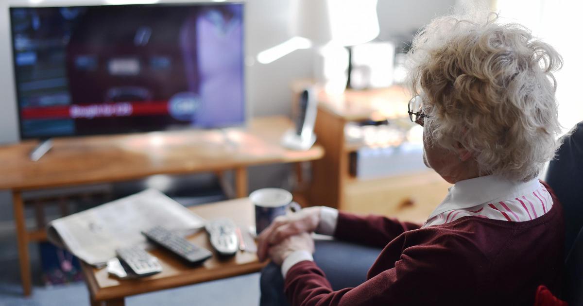 Sitting for more than 10 hours a day 'linked to higher dementia risk' - Vimarsana News