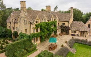 Win a week in a luxurious Cotswold manor for just £6 for you and your family (Vrbo)